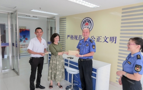 助人危困關(guān)愛(ài)社會(huì)，這是一種特別的擔(dān)當(dāng)