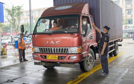 持續(xù)抓好疫情防控，保障市場有序穩(wěn)定運(yùn)轉(zhuǎn)