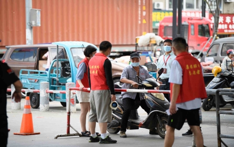 戰(zhàn)“疫”陣地，我們一直堅(jiān)守