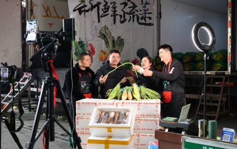 直播帶貨如約至，金籃子、銀籃子，不如裝滿老百姓的“菜籃子”！