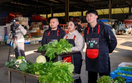 直播推廣本地菜，電視臺(tái)前來(lái)采風(fēng)