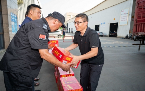 戰(zhàn)高溫、保供應(yīng)，嘉興市財(cái)貿(mào)工會主席陳云建慰問我司基層員工